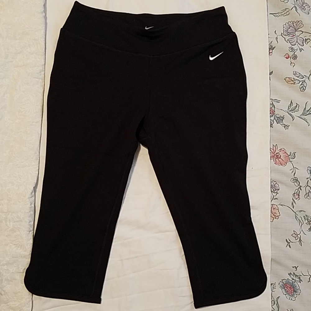 NWOT Nike dri-fit crops